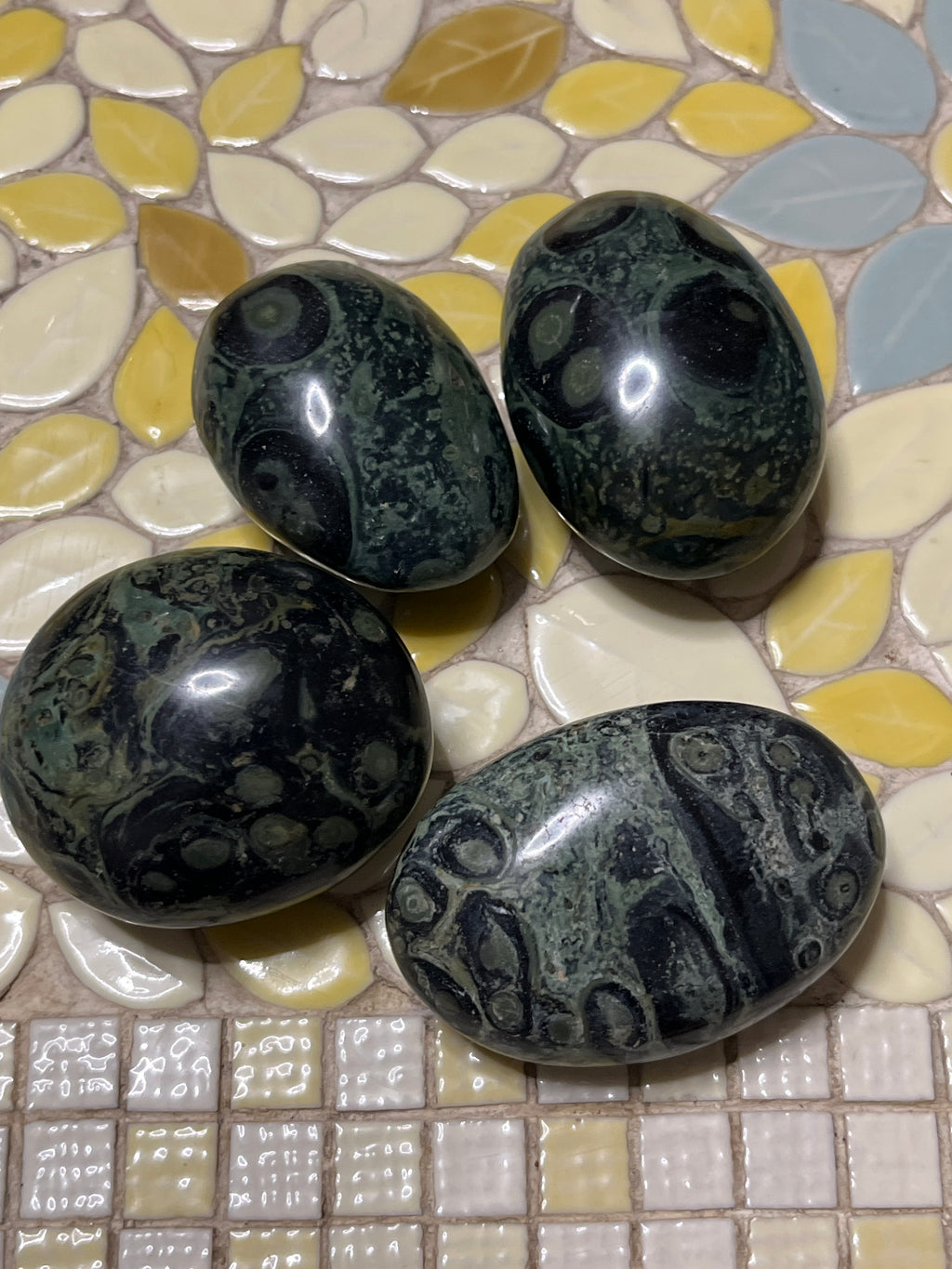 Lg Palm Stone, Kombaba Jasper